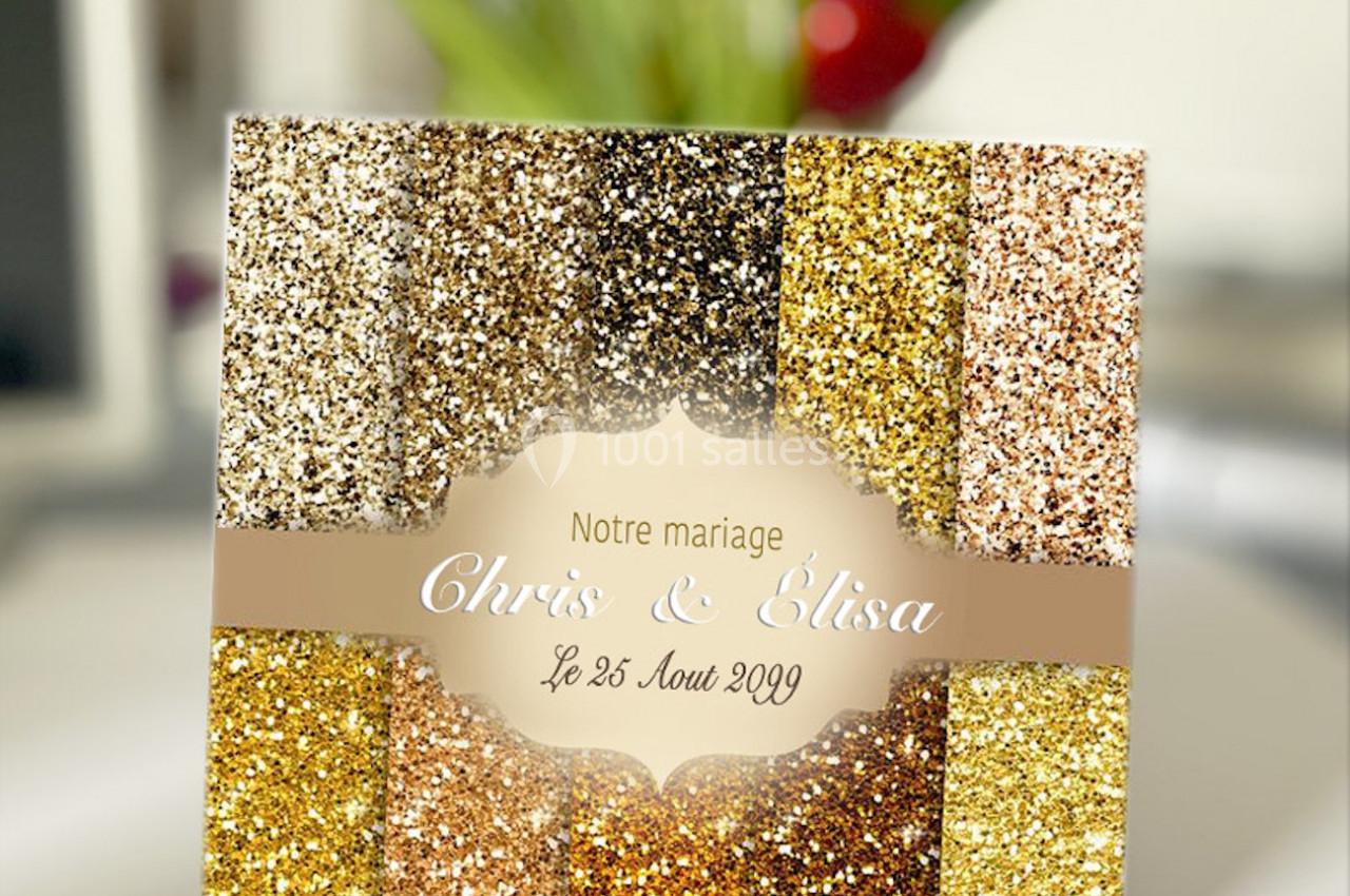 Carte de mariage scintillante avec des tons dorés et argentés, portant les prénoms ’Chris & Elisa’ et la date ’25 août 2029’.