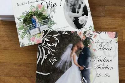 Cartes d'invitation de mariage avec un design de costume noir, cravate rouge et détails festifs.