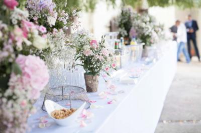 Miniature Traiteur Menucourt (Val-d'Oise) - Ferme aux Saules Traiteur #82 Assiette contenant une mousse verte garnie de persil, accompagnée de tomates rôties et de points de sauce balsamique.