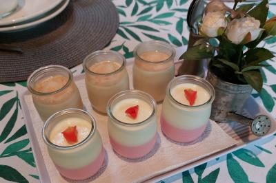 Miniature Traiteur Arras (Pas-de-Calais) - Aux Paniers Coussins #27 Assiette de triangles de pâte garnis d'une farce crémeuse, décorés de persil et disposés en cercle.