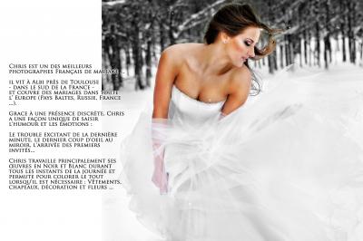 Miniature Chris Photos International #9 Une mariée en robe blanche regarde vers le sol, entourée d'un paysage enneigé et d'arbres en arrière-plan.