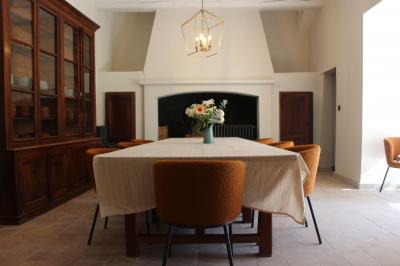 Miniature Location salle Cornillon (Gard) - Château de l’Olivete #7 Olivier devant le toit de l'ancien pigeonnier