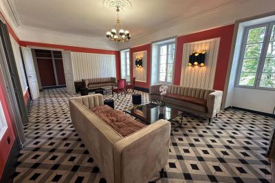 Miniature Location salle Cornillon (Gard) - Château de l’Olivete #8 Olivier devant le toit de l'ancien pigeonnier