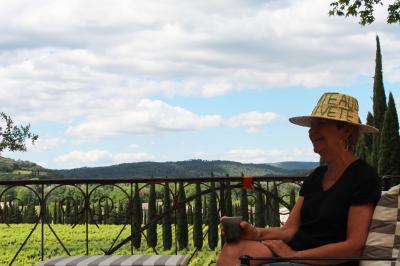 Miniature Location salle Cornillon (Gard) - Château de l’Olivete #14 Olivier devant le toit de l'ancien pigeonnier