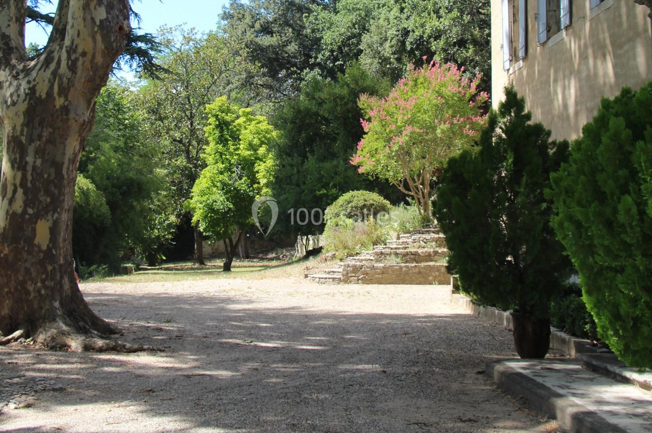 Esplanade du jardin pour vos repas (avant réfection)