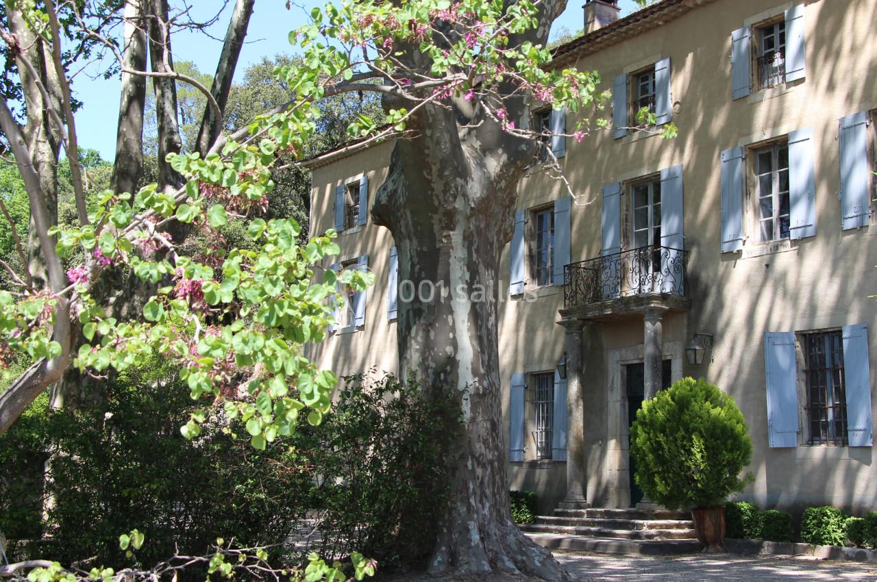 Façade hébergement du Château avant rénovation. Objectif : Nettoyage, mise aux normes.. allier confort, sécurité et modernité tout en gardant l’âme et le charme de la bâtisse. Façade hébergement du Château avant rénovation. Objectif : Nettoyage, mise aux normes.. allier confort, sécurité et modernité tout en gardant l’âme et le charme de la bâtisse.