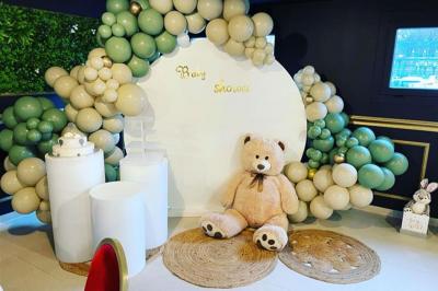 Miniature Location salle Épinay-sous-Sénart (Essonne) - Gaia #9 Plateaux de charcuterie et de fromages variés disposés sur une table avec des accompagnements en petits bols.