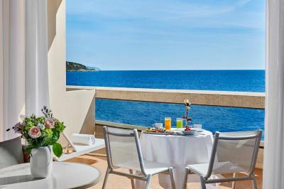 Miniature Deluxe Premium Room Sea View Fairmont Premium Room Garden View