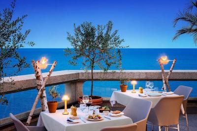 Miniature Horizon Rooftop Fairmont Premium Room Garden View