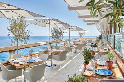 Miniature Horizon Rooftop Fairmont Premium Room Garden View