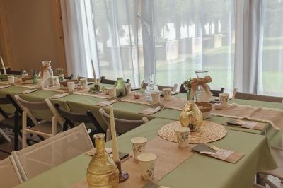 Miniature Repas assis gender reveal Salle sensorielle