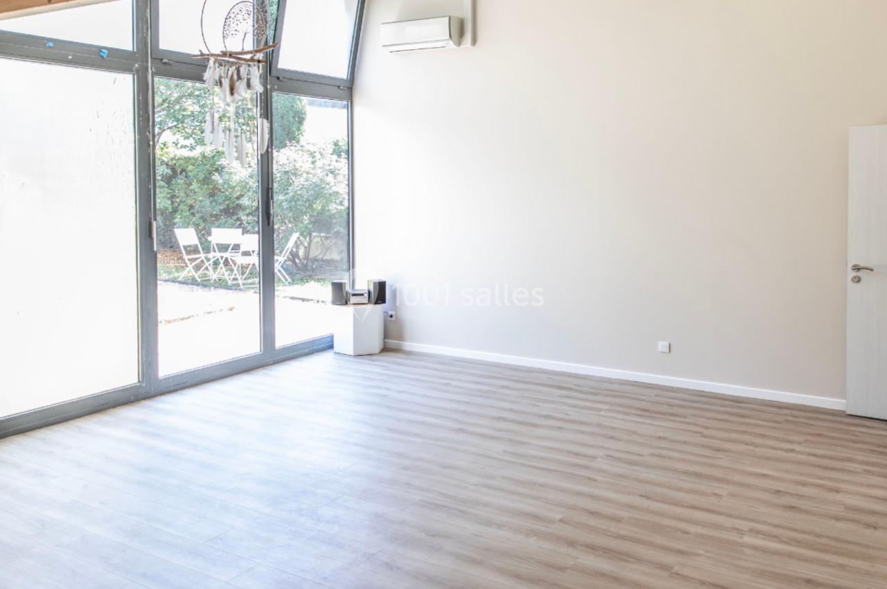 Salle de réception vide 2