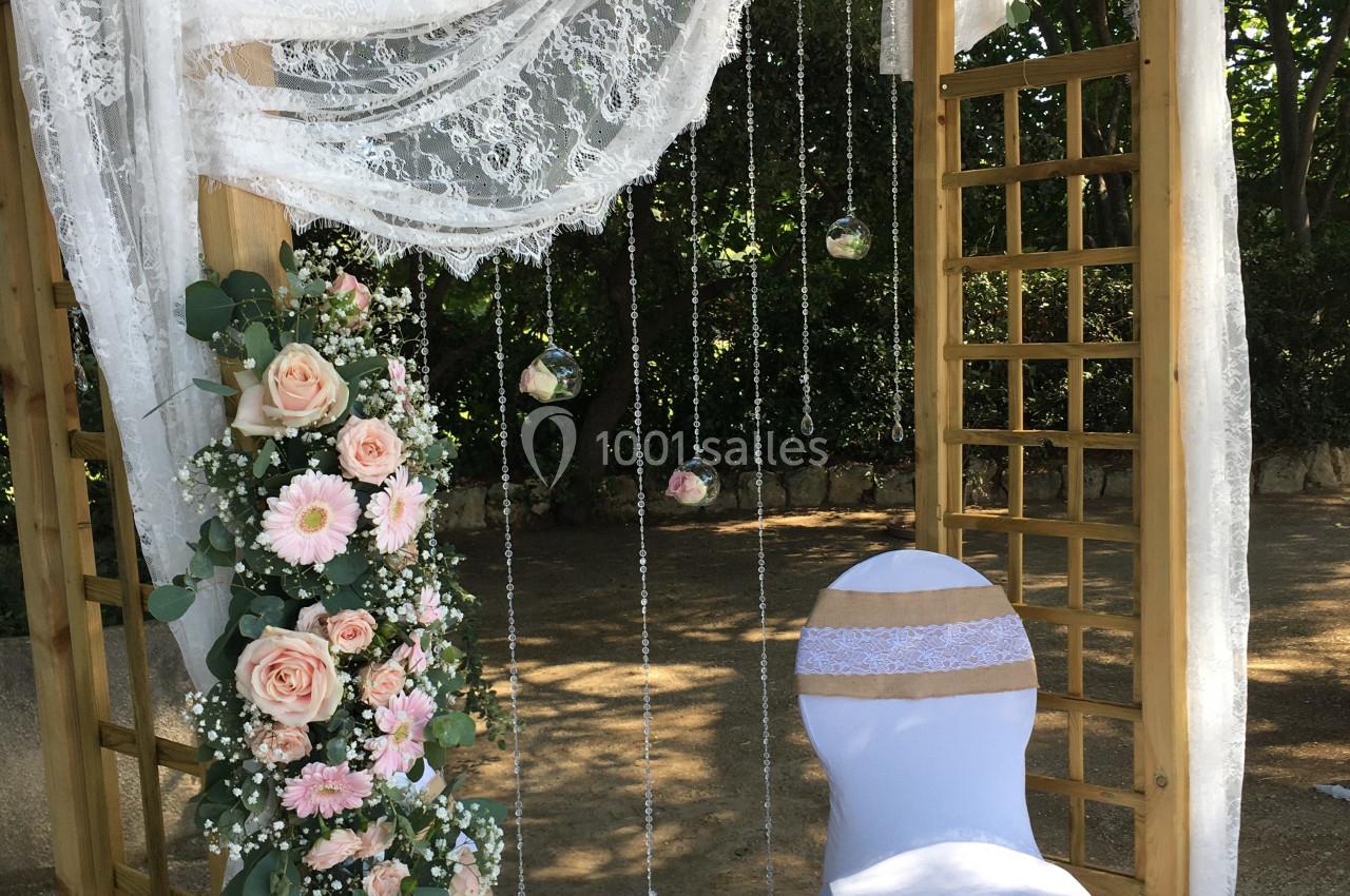 ARCHE EN BOIS FLEURIE