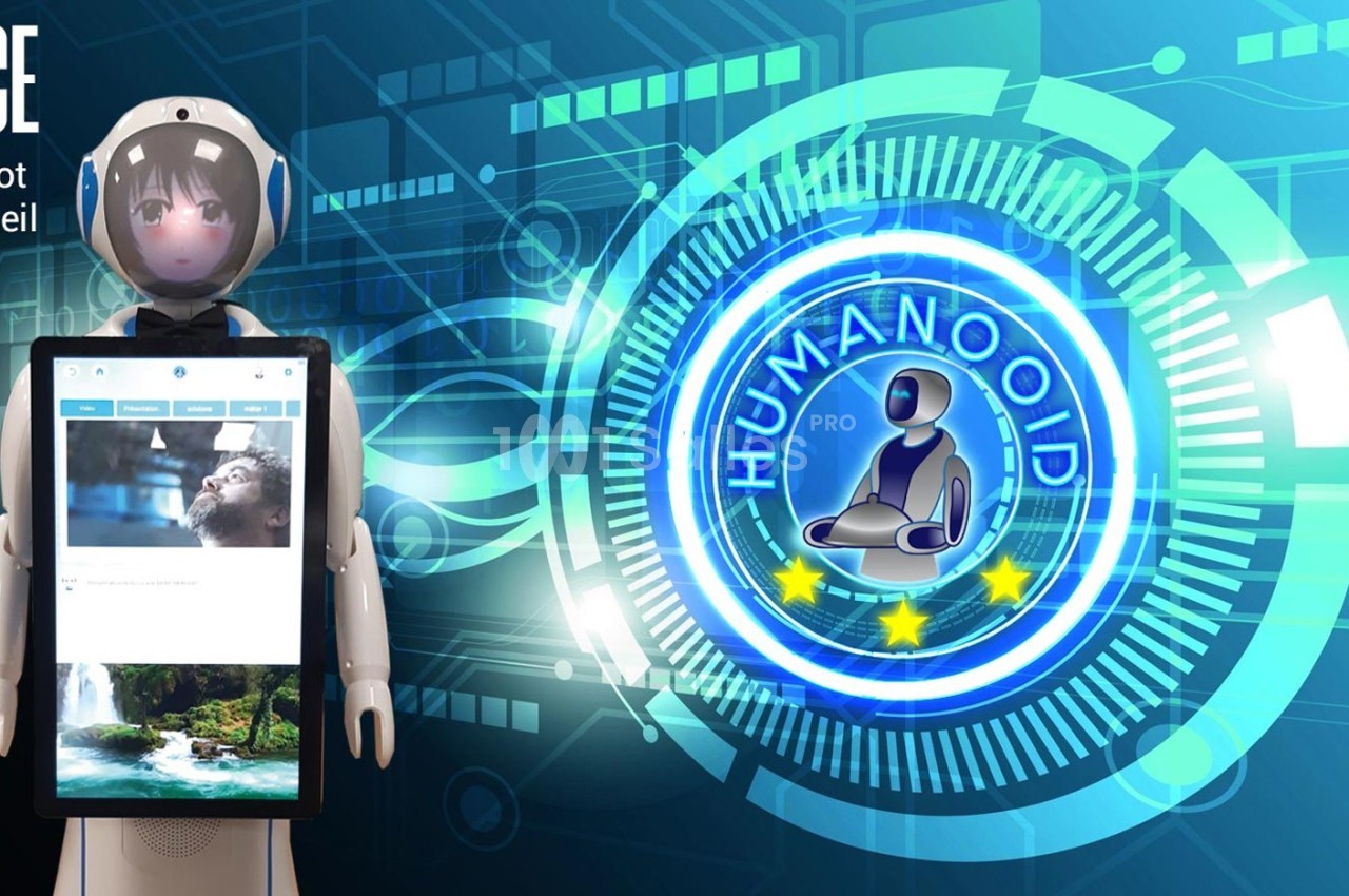 Un robot humanoïde avec un écran intégré, affichant une interface web, devant un fond technologique lumineux.