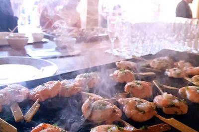 Miniature Traiteur Brebières (Pas-de-Calais) - Maison Lh Traiteur #21 Assiette de légumes rôtis avec pommes de terre violettes, garnie de pousses fraîches et de fleurs comestibles.