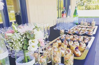 Miniature Traiteur Brebières (Pas-de-Calais) - Maison Lh Traiteur #25 Assiette de légumes rôtis avec pommes de terre violettes, garnie de pousses fraîches et de fleurs comestibles.