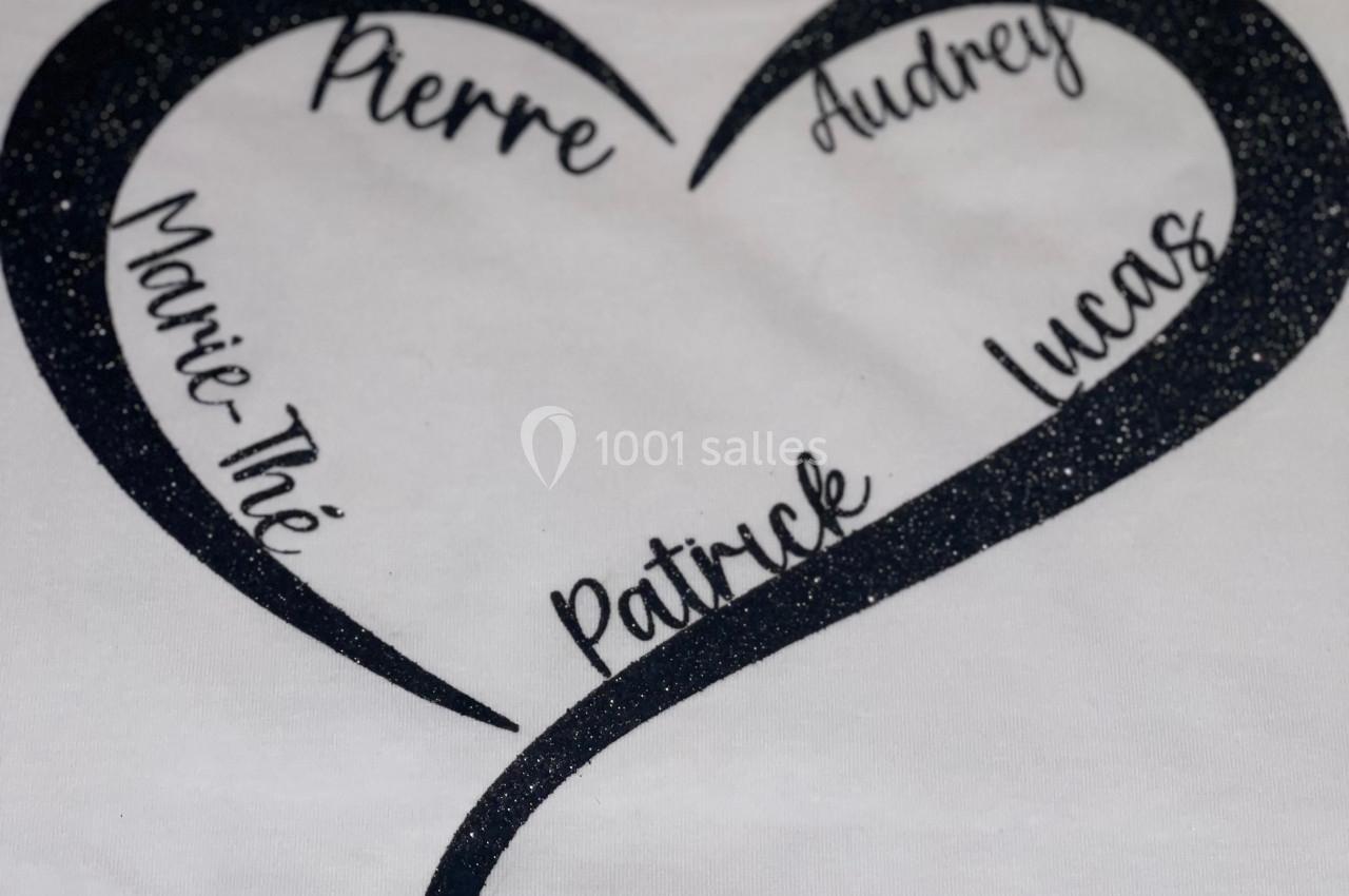 Cœur noir stylisé avec les prénoms ’Pierre’, ’Audrey’, ’Marie-Thé’, ’Patrick’ et ’Lucas’ inscrits à l'intérieur.