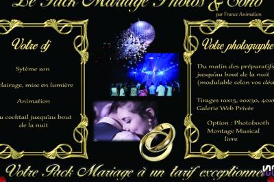 Miniature DJ Lyon (Rhône) - Prestige Event's #8 Foule dansant sous des jeux de lumière colorés lors d'une soirée festive en intérieur.