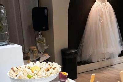 Miniature DJ Odenas (Rhône) - B.Sound #6 Un DJ mixant de la musique sur une table de mixage avec un ordinateur portable dans un environnement lumineux.