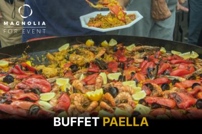 Miniature Traiteur Paris 12 (Paris) - Magnolia Traiteur #14 Plateau de mini-burgers garnis de fromage, salade et sauce, présentés avec des piques en bois.