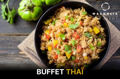 Miniature Traiteur Paris 12 (Paris) - Magnolia Traiteur #19 Plateau de mini-burgers garnis de fromage, salade et sauce, présentés avec des piques en bois.