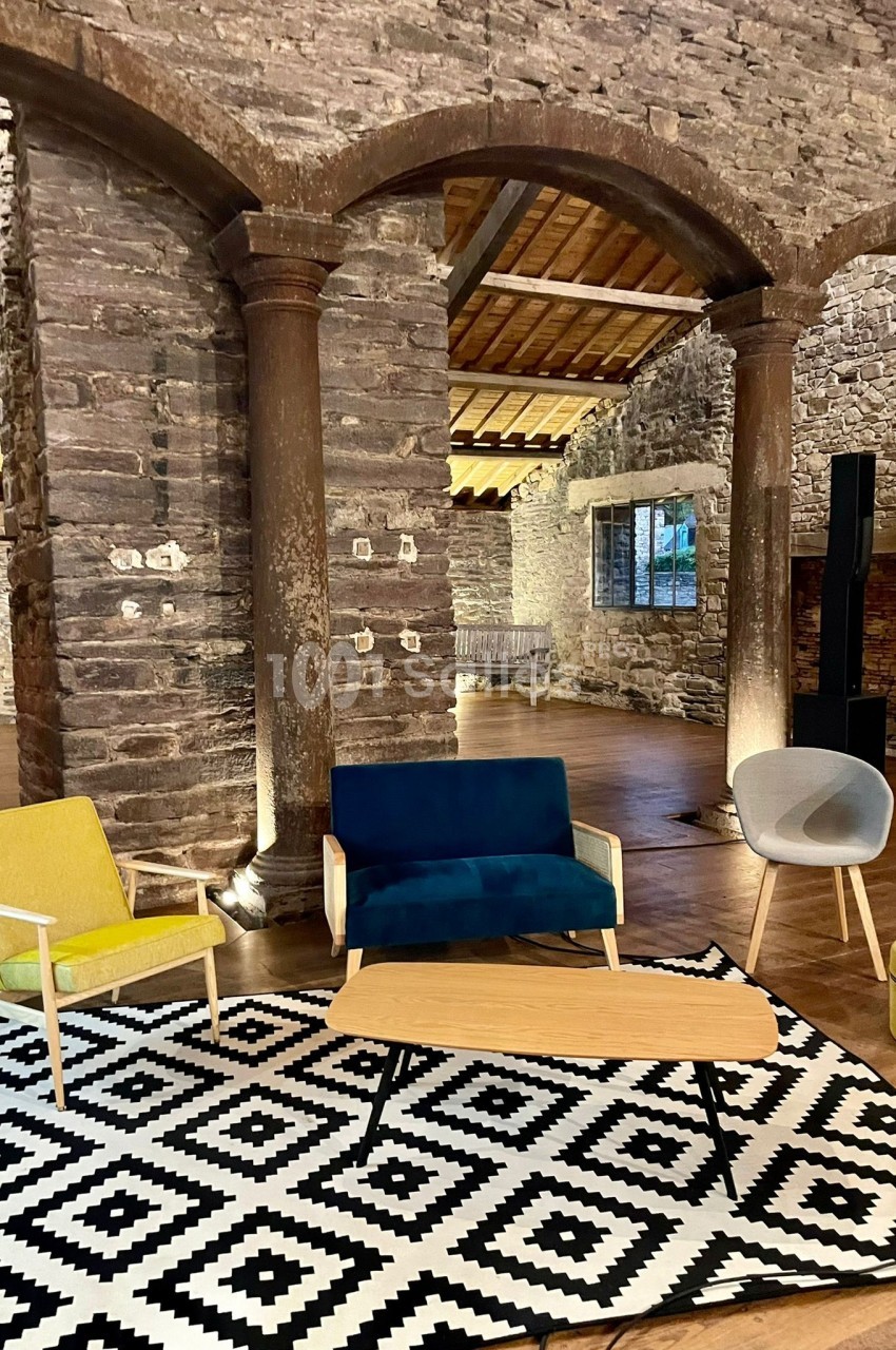Un petit salon apporté par notre Client professionnel.