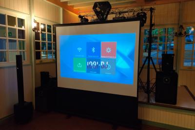 Miniature DJ Le Barp (Gironde) - Puges Flavien #5 Vue d'une salle de réception avec des tables alignées, un bar en bois et un éclairage chaleureux sous une arche.