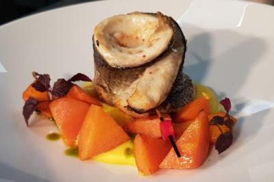 Miniature Traiteur Paris 5 (Paris) - Ef Event #3 Verrine de dessert composée de crème fouettée, morceaux de pêche et coulis de mangue sur un lit de biscuit.