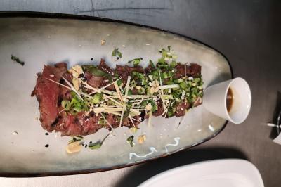 Miniature Traiteur Paris 5 (Paris) - Ef Event #4 Verrine de dessert composée de crème fouettée, morceaux de pêche et coulis de mangue sur un lit de biscuit.