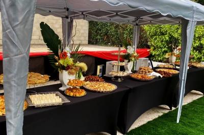 Miniature Location salle Champigny-sur-Marne (Val-de-Marne) - Palais du Grand Paris #6 Cuisine professionnelle équipée avec four, réfrigérateur, plan de travail en inox et hotte d'extraction.