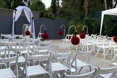 Miniature Location salle Champigny-sur-Marne (Val-de-Marne) - Palais du Grand Paris #29 Cuisine professionnelle équipée avec four, réfrigérateur, plan de travail en inox et hotte d'extraction.