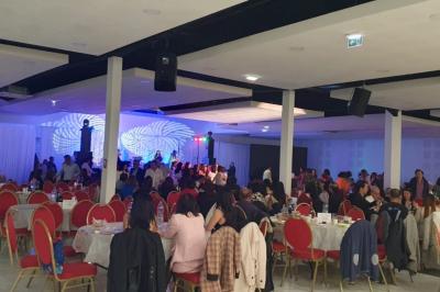 Miniature Location salle Champigny-sur-Marne (Val-de-Marne) - Palais du Grand Paris #15 Cuisine professionnelle équipée avec four, réfrigérateur, plan de travail en inox et hotte d'extraction.