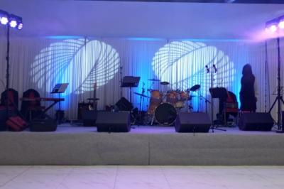 Miniature Location salle Champigny-sur-Marne (Val-de-Marne) - Palais du Grand Paris #26 Cuisine professionnelle équipée avec four, réfrigérateur, plan de travail en inox et hotte d'extraction.