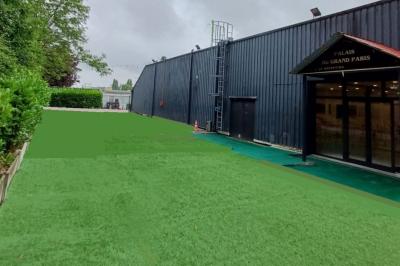 Miniature Location salle Champigny-sur-Marne (Val-de-Marne) - Palais du Grand Paris #9 Cuisine professionnelle équipée avec four, réfrigérateur, plan de travail en inox et hotte d'extraction.