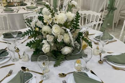 Miniature Location salle Champigny-sur-Marne (Val-de-Marne) - Palais du Grand Paris #20 Cuisine professionnelle équipée avec four, réfrigérateur, plan de travail en inox et hotte d'extraction.