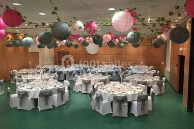 Miniature Location salle Boissy-la-Rivière (Essonne) - Domaine de Bierville #3 Rivière calme bordée d'arbres hauts et verdoyants, reflétant la lumière du soleil dans un environnement paisible.