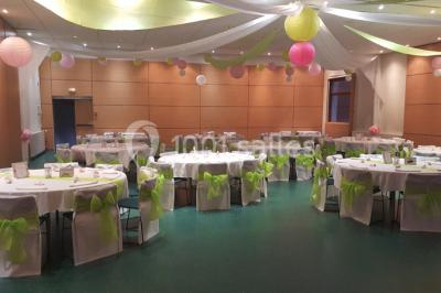 Miniature Location salle Boissy-la-Rivière (Essonne) - Domaine de Bierville #6 Rivière calme bordée d'arbres hauts et verdoyants, reflétant la lumière du soleil dans un environnement paisible.