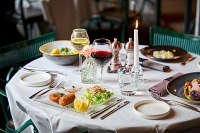 Plan des salles de l'hôtel Van der Valk Waterloo avec dimensions et disposition des espaces.