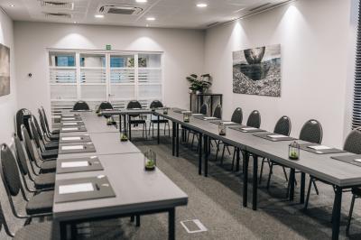 Plan des salles de l'hôtel Van der Valk Waterloo avec dimensions et disposition des espaces.