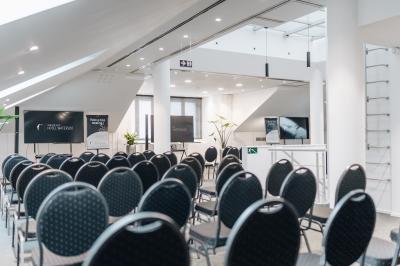 Plan des salles de l'hôtel Van der Valk Waterloo avec dimensions et disposition des espaces.