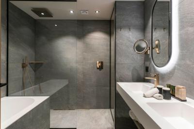 Plan des salles de l'hôtel Van der Valk Waterloo avec dimensions et disposition des espaces.