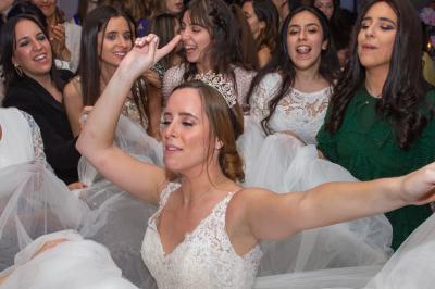 Miniature DJ Saint-Denis (Seine-Saint-Denis) - Djjimmx Events #7 Groupe de personnes souriantes posant ensemble lors d'un événement festif en plein air, portant des t-shirts assortis.