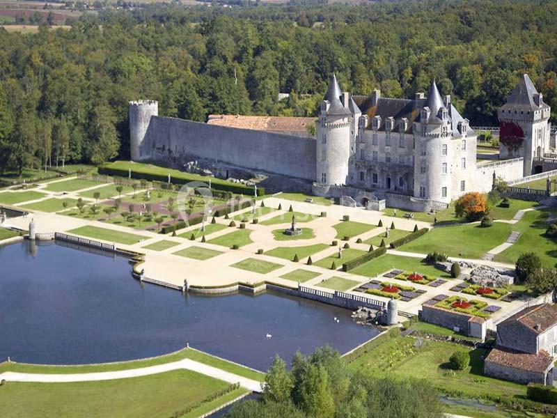 Location salle Saint-Porchaire (Charente-Maritime) - Château De La Roche Courbon #1