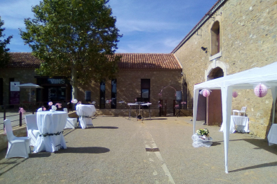 Affiche colorée annonçant le 50e anniversaire du Rachdingue avec une liste d'artistes et la date du 28 juillet.