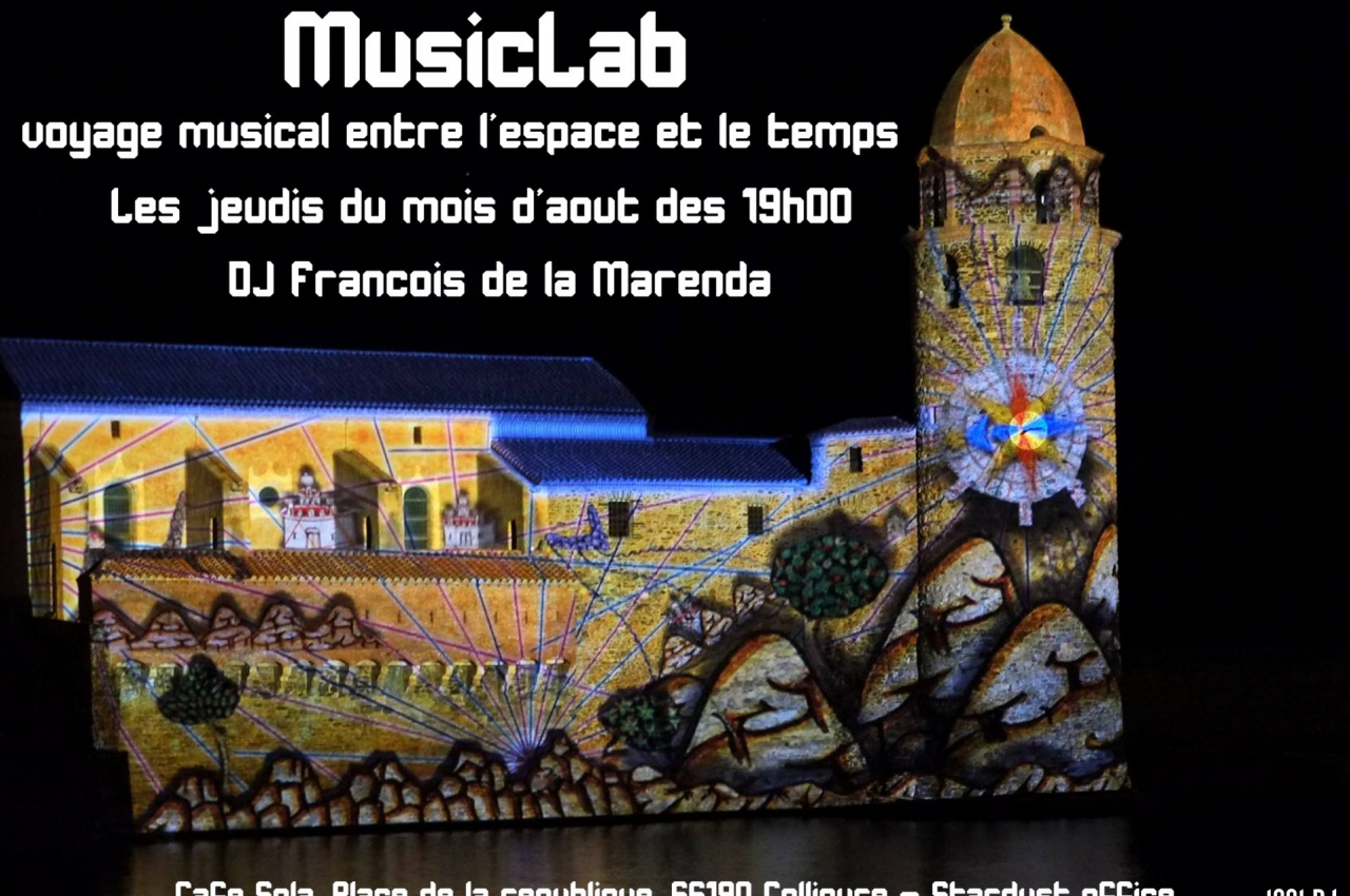 Façade illuminée d'une église avec des projections colorées et des informations sur un événement musical à Collioure.