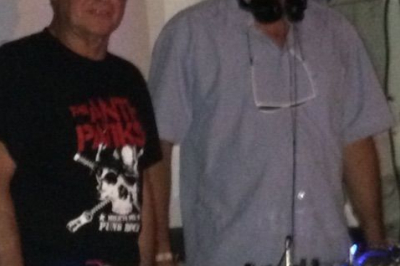 Affiche colorée annonçant le 50e anniversaire du Rachdingue avec une liste d'artistes et la date du 28 juillet.