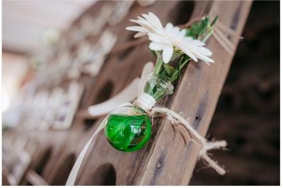 Miniature Location salle Mouscron (Hainaut) - Le Belvédère #8 Terrasse extérieure d'un restaurant avec des tables et chaises sur un sol en pierre, entourée de verdure et arbres.