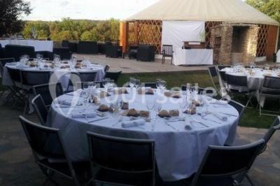 Miniature Location salle Ferrières-les-Verreries (Hérault) - Le Mas de Baumes #3 Montagne rocheuse éclairée par une lumière douce, entourée de collines boisées et d'arbres au premier plan.