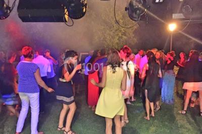 Miniature Location salle Ferrières-les-Verreries (Hérault) - Le Mas de Baumes #9 Montagne rocheuse éclairée par une lumière douce, entourée de collines boisées et d'arbres au premier plan.