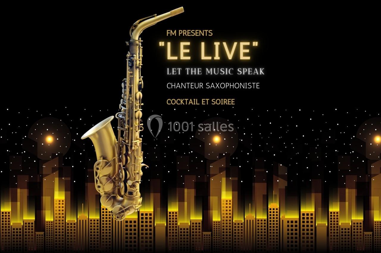 Saxophone doré devant un fond urbain stylisé avec lumières, texte annonçant un événement musical et soirée cocktail.